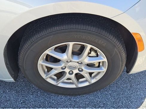 Used 2024 Chrysler Pacifica Touring-L image 12