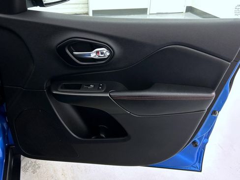 Used 2021 Jeep Cherokee Trailhawk image 16