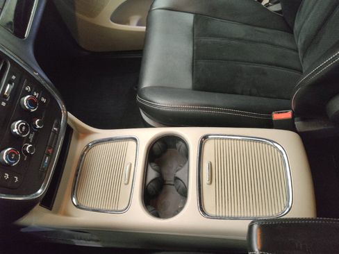 Used 2018 Dodge Grand Caravan SXT FWD image 26