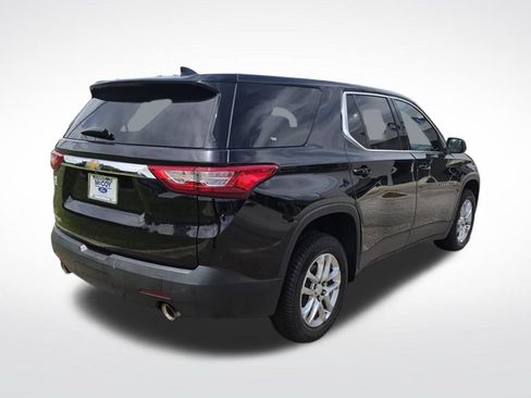 Used 2021 Chevrolet Traverse LT w/ LT Premium Package AWD/4WD image 3