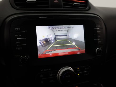 Used 2018 Kia Soul + FWD image 18
