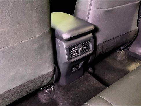 Used 2025 Toyota RAV4 XLE AWD/4WD image 11