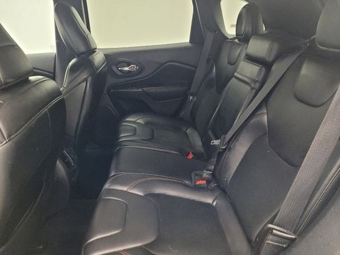 Used 2019 Jeep Cherokee Trailhawk w/ Cold Weather Group AWD/4WD image 18