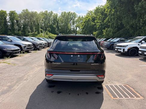 Used 2025 Hyundai Tucson Limited AWD/4WD image 4
