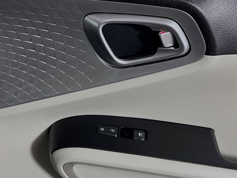 Used 2023 Kia Soul LX image 30