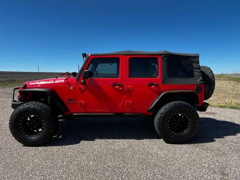 Used 2013 Jeep Wrangler Unlimited Sport w/ Connectivity Group AWD/4WD image 2