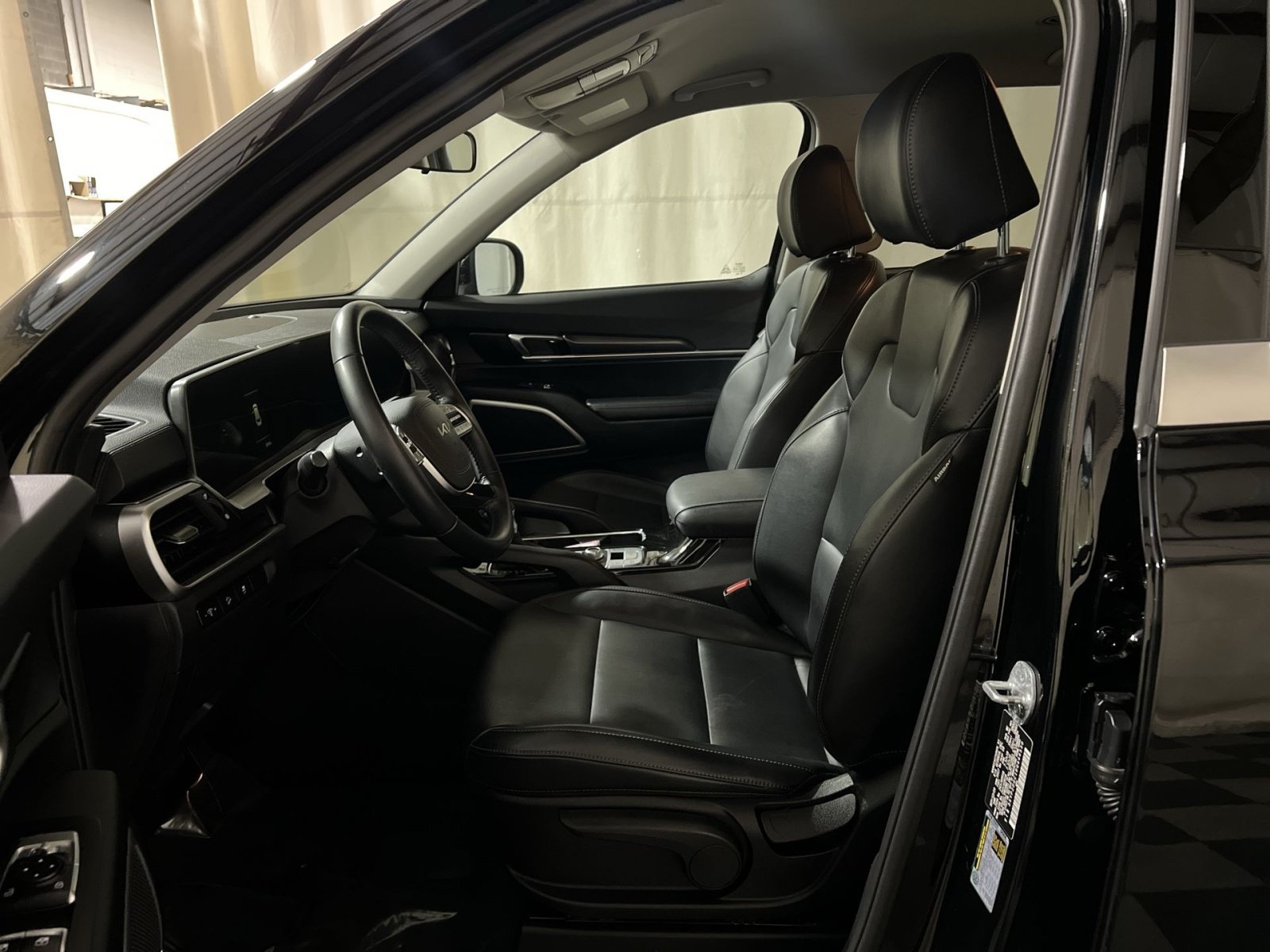 Used 2024 Kia Telluride LX AWD/4WD image 18