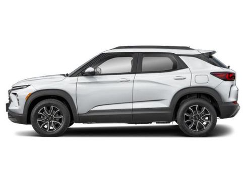Used 2024 Chevrolet TrailBlazer ACTIV w/ Convenience Package FWD image 3