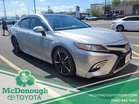 Used 2020 Toyota Camry XSE image 2
