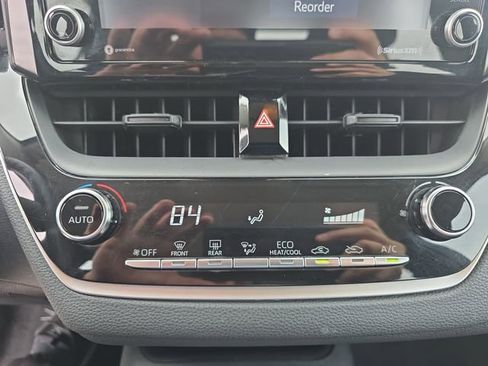 Used 2022 Toyota Corolla LE image 23