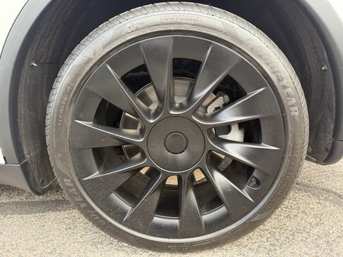 Used 2023 Tesla Model Y Long Range AWD/4WD image 8