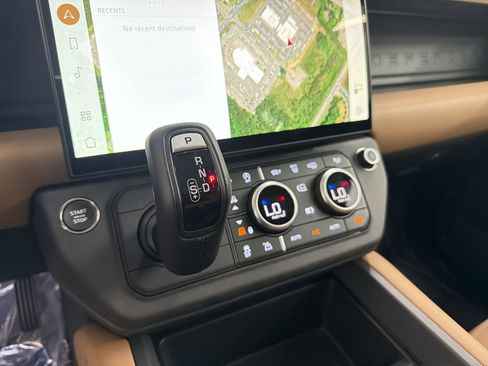 New 2026 Land Rover Defender 110 X-Dynamic SE image 16