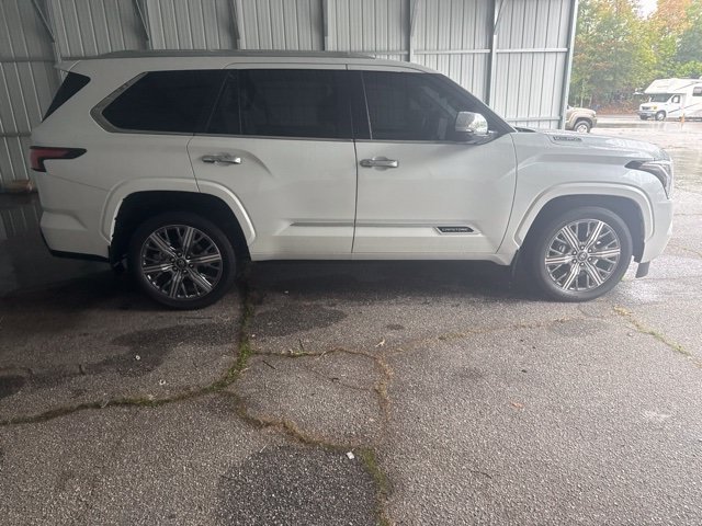 Used 2025 Toyota Sequoia Capstone AWD/4WD image 8