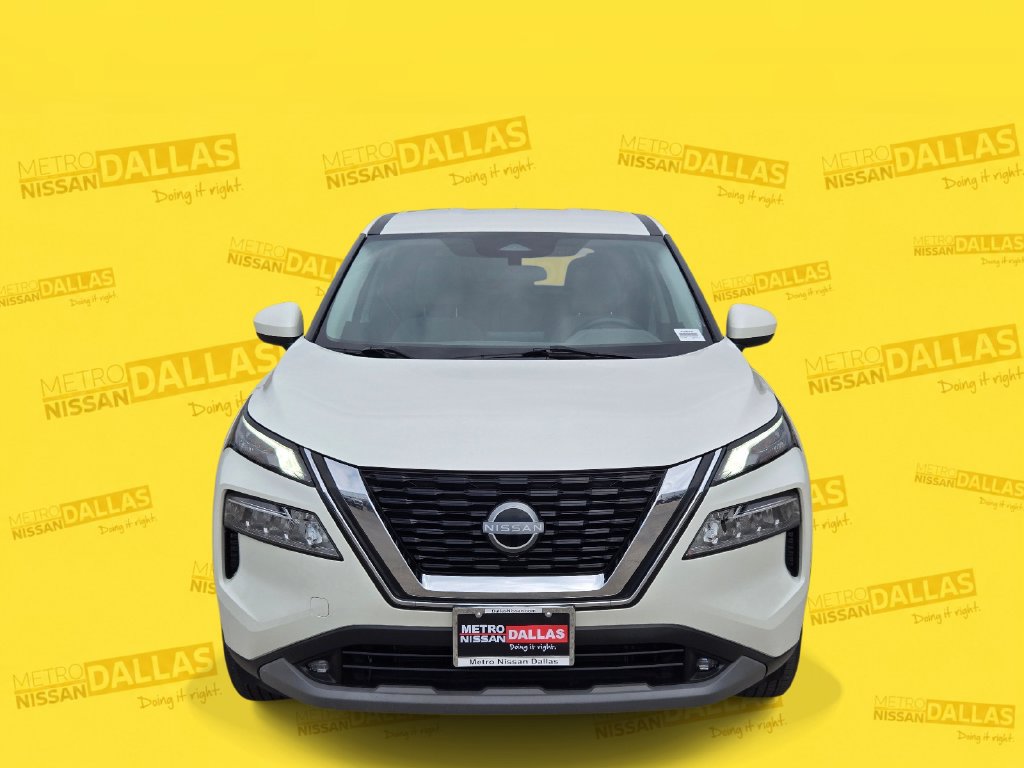 Certified 2023 Nissan Rogue SV FWD image 2