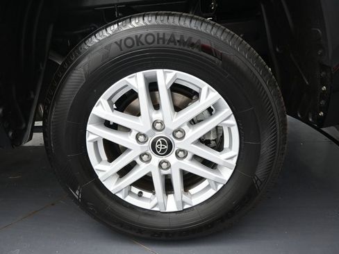 Used 2023 Toyota Tundra SR5 w/ SR5 Premium Package AWD/4WD image 38