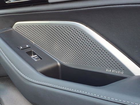 Used 2023 Acura MDX SH-AWD w/ Technology Package image 9