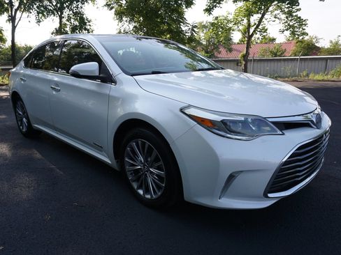 Used 2016 Toyota Avalon Limited w/ Toyota Safety Sense Package FWD image 5