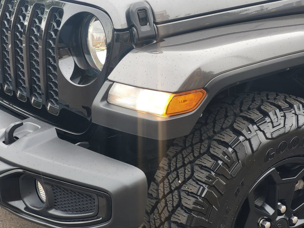 Used 2022 Jeep Gladiator Sport AWD/4WD image 9