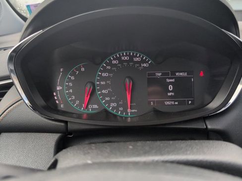 Used 2019 Chevrolet Trax LT w/ Sun & Sound Package image 32