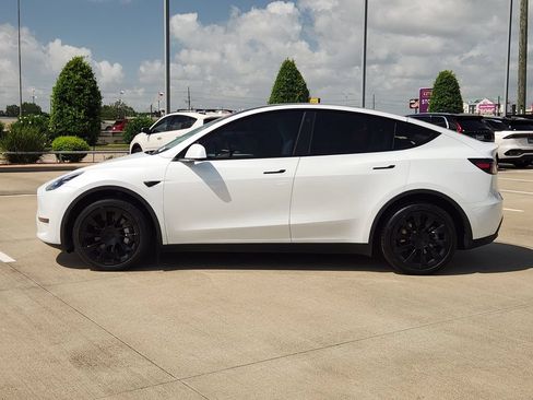 Used 2023 Tesla Model Y Long Range AWD/4WD image 4