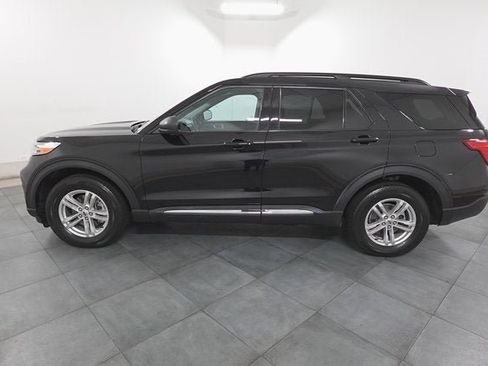 Used 2022 Ford Explorer XLT image 2