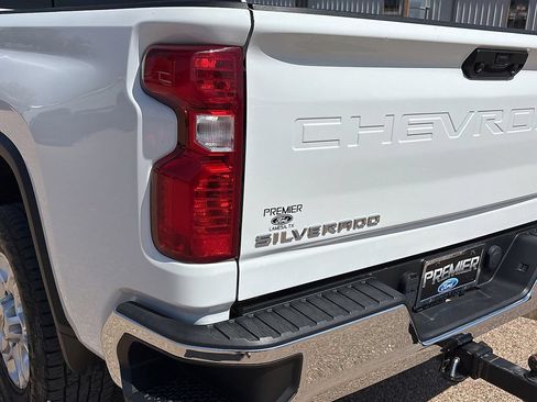 Used 2024 Chevrolet Silverado 2500 LT AWD/4WD image 15