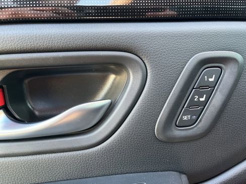 Used 2025 Honda Pilot Black Edition image 12