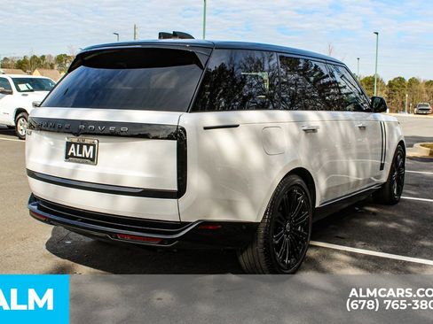 Used 2024 Land Rover Range Rover Long Wheelbase Autobiography image 6
