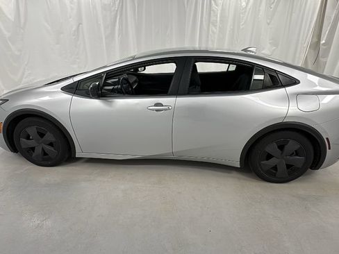 Used 2024 Toyota Prius LE image 6