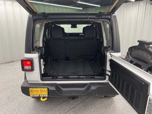 Used 2024 Jeep Wrangler Sport S image 10