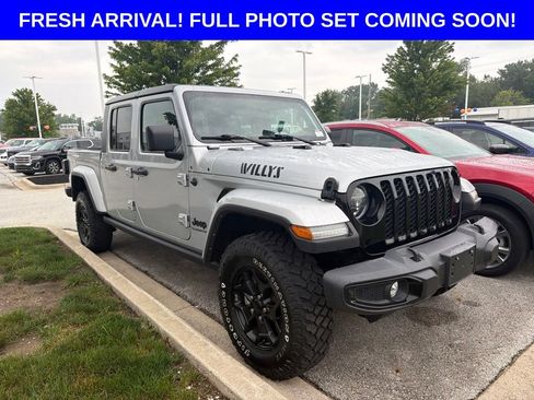 Used 2022 Jeep Gladiator Sport AWD/4WD image 2