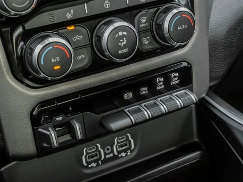 Used 2022 RAM 2500 Big Horn w/ Level C Equiment Group AWD/4WD image 34