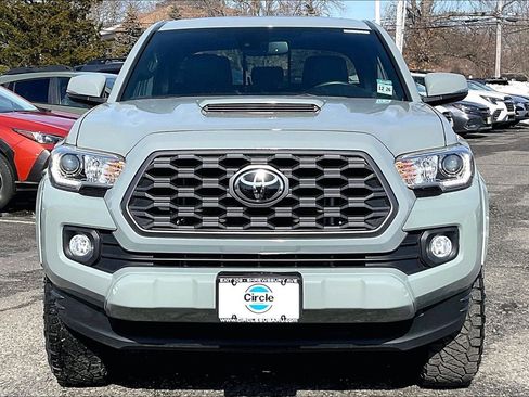 Used 2022 Toyota Tacoma TRD Sport w/ TRD Premium Sport Package image 3
