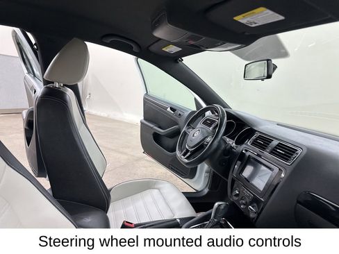 Used 2015 Volkswagen Jetta Sport FWD image 20