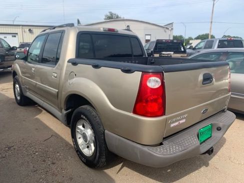 Used 2001 Ford Explorer Sport Trac 4x4 image 2