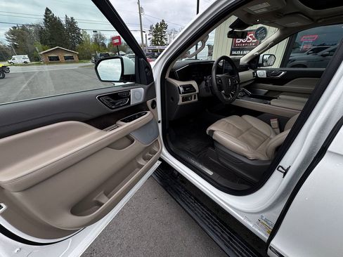 Used 2024 Lincoln Navigator L Reserve w/ Equipment Group 201A AWD/4WD image 10