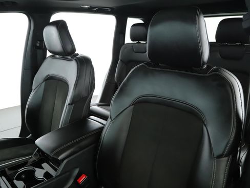 Used 2023 Jeep Grand Cherokee Altitude image 4