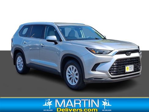 Used 2024 Toyota Grand Highlander AWD image 1