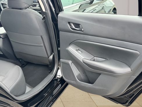 Used 2024 Nissan Altima 2.5 SV AWD/4WD image 29