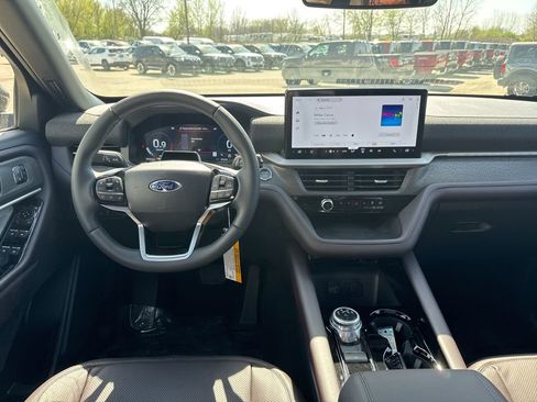 New 2026 Ford Explorer Platinum w/ LUX Leather Package AWD/4WD image 5