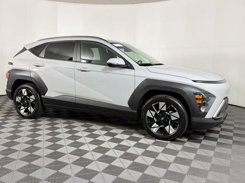 Used 2025 Hyundai Kona SEL FWD image 6