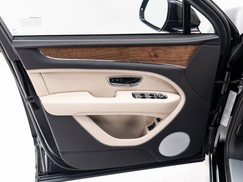 Certified 2024 Bentley Bentayga Extended Wheelbase image 10
