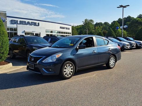 Used 2016 Nissan Versa SV w/ Fog Lights Package FWD image 2