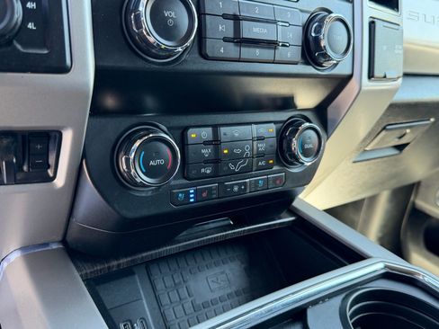 Used 2020 Ford F250 Lariat w/ Lariat Ultimate Package AWD/4WD image 28