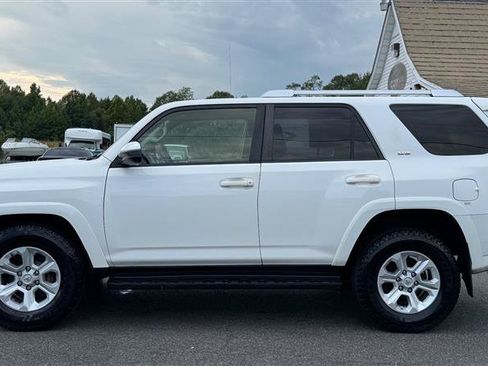 Used 2014 Toyota 4Runner SR5 AWD/4WD image 10