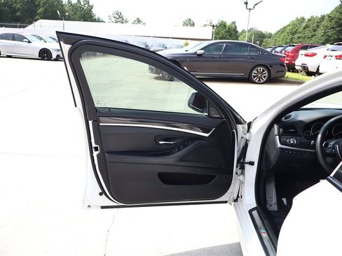Used 2016 BMW 550i xDrive Sedan AWD/4WD image 38