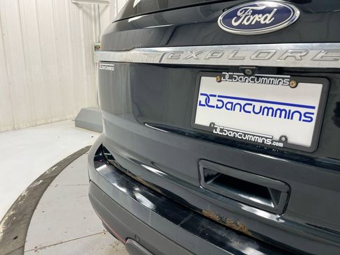 Used 2015 Ford Explorer XLT w/ Equipment Group 201A AWD/4WD image 31