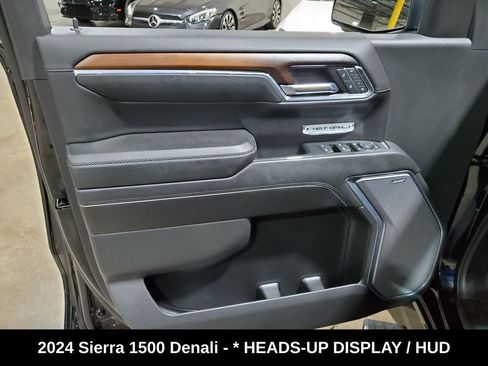 Used 2024 GMC Sierra 1500 Denali w/ Technology Package AWD/4WD image 8