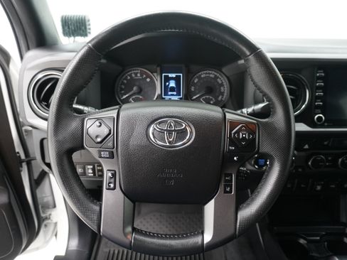 Used 2021 Toyota Tacoma TRD Off-Road w/ TRD Premium Off Road Package AWD/4WD image 18