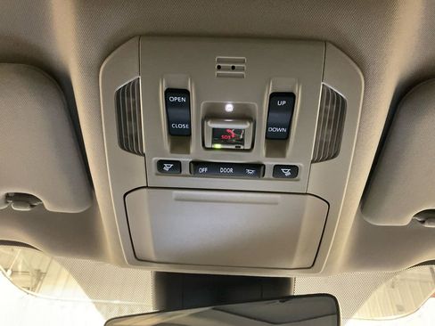 Used 2023 Toyota Highlander Limited image 27